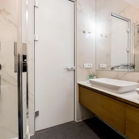 Luxury Fortuna Apartment *